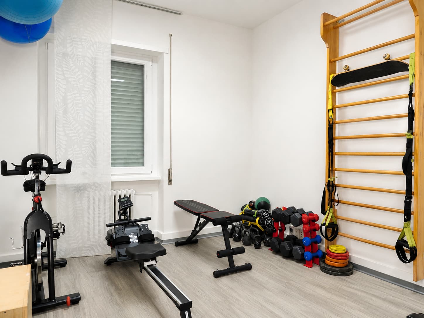 Area allenamento funzionale con attrezzatura
